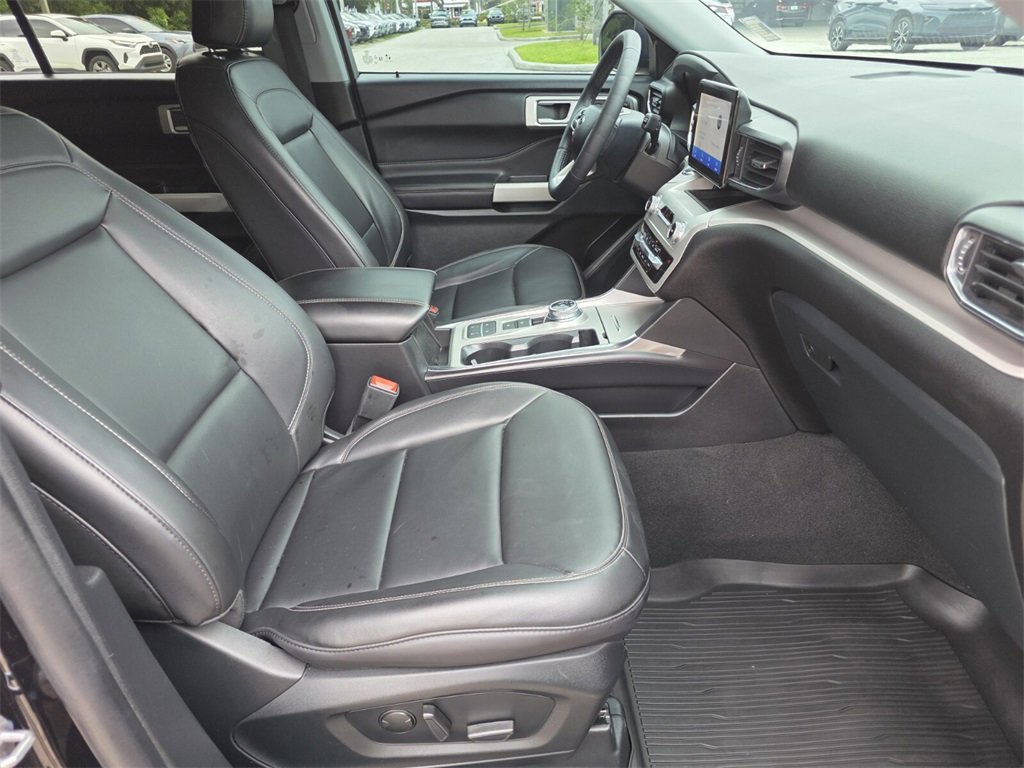 Used 2023 Ford Explorer XLT w/ Equipment Group 202A image 14