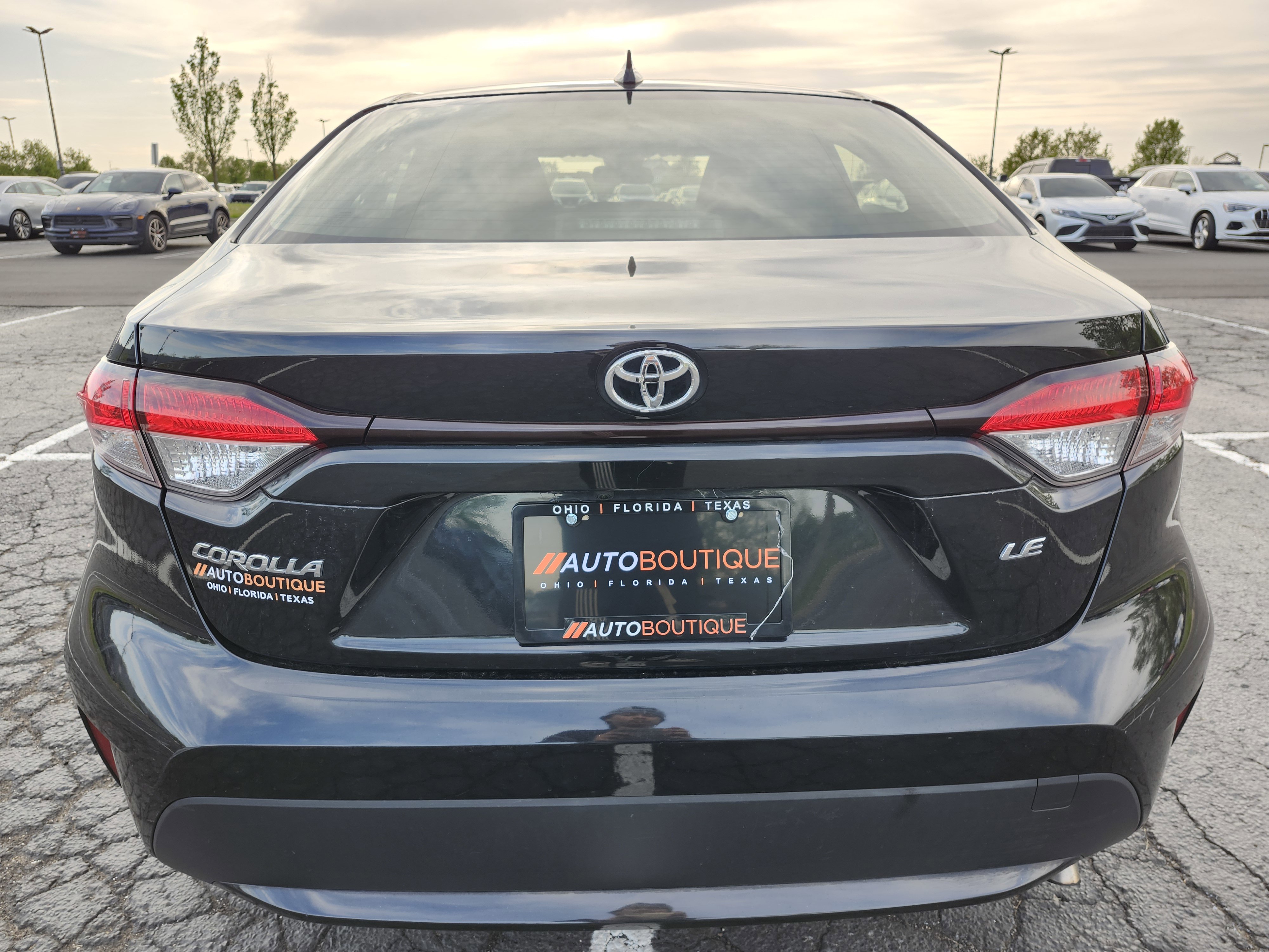 Used 2020 Toyota Corolla LE FWD image 13