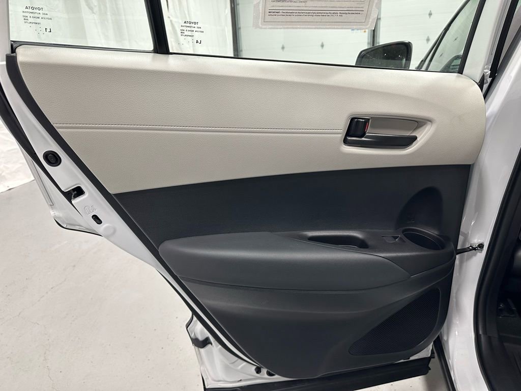 Used 2025 Toyota Corolla Cross L image 41
