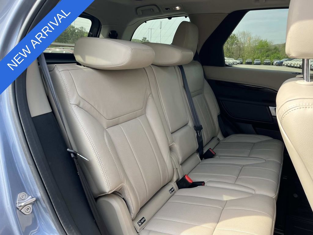 Used 2018 Land Rover Discovery SE image 24