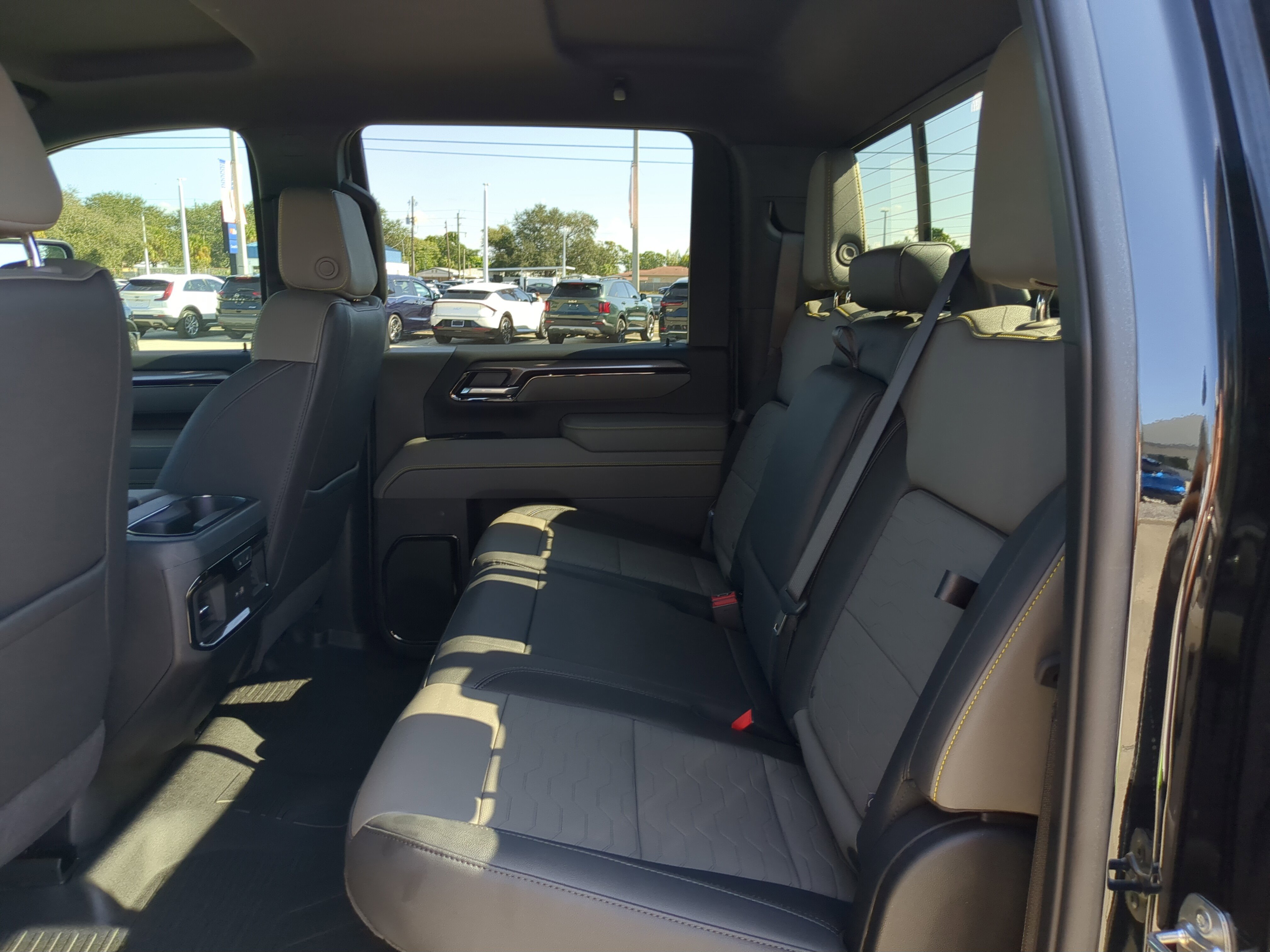 Used 2025 Chevrolet Silverado 2500 ZR2 w/ Technology Package image 16