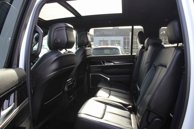 Used 2024 Jeep Wagoneer 4WD w/ Premium Group I image 26