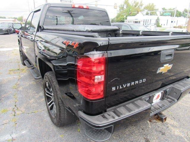Used 2018 Chevrolet Silverado 1500 Custom w/ Custom Convenience Package AWD/4WD image 11