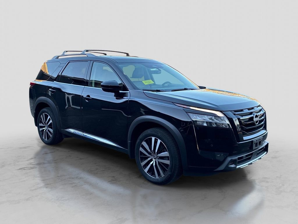 Certified 2024 Nissan Pathfinder Platinum w/ Black Appearance Package AWD/4WD image 3