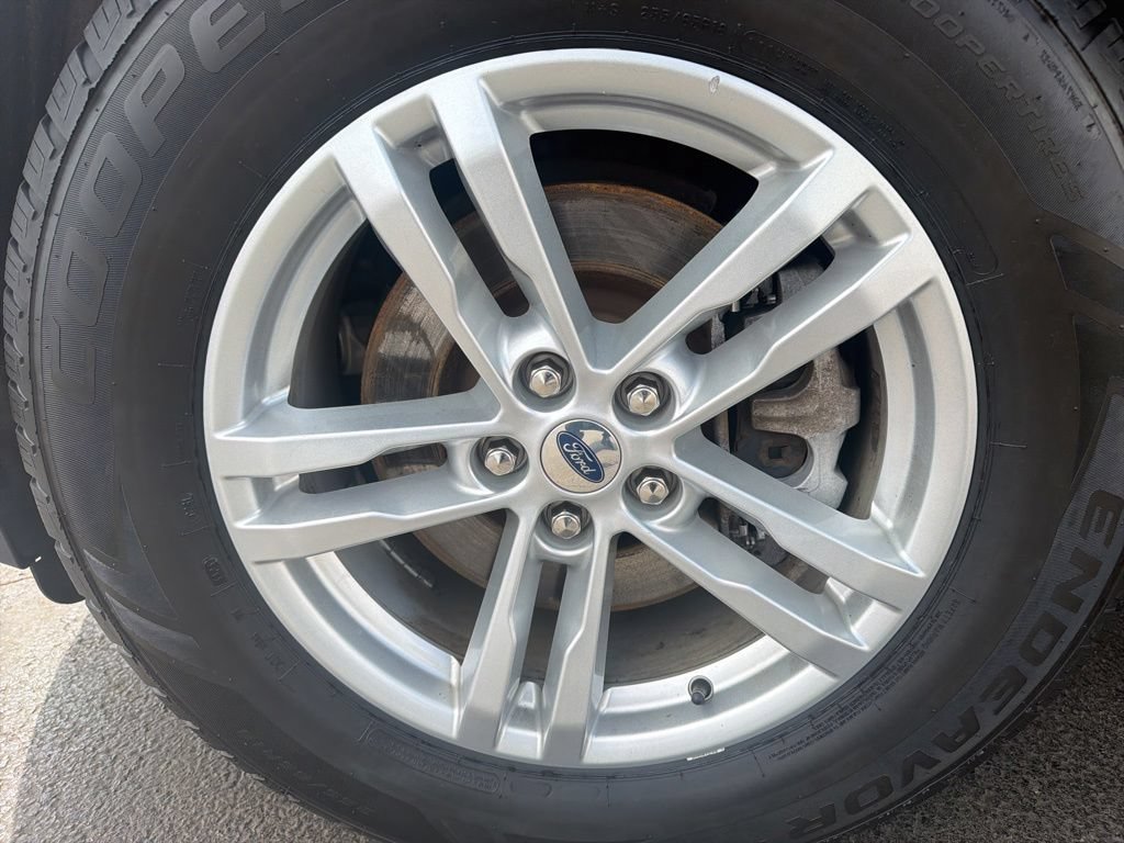 Certified 2022 Ford Explorer XLT w/ Equipment Group 202A AWD/4WD image 50