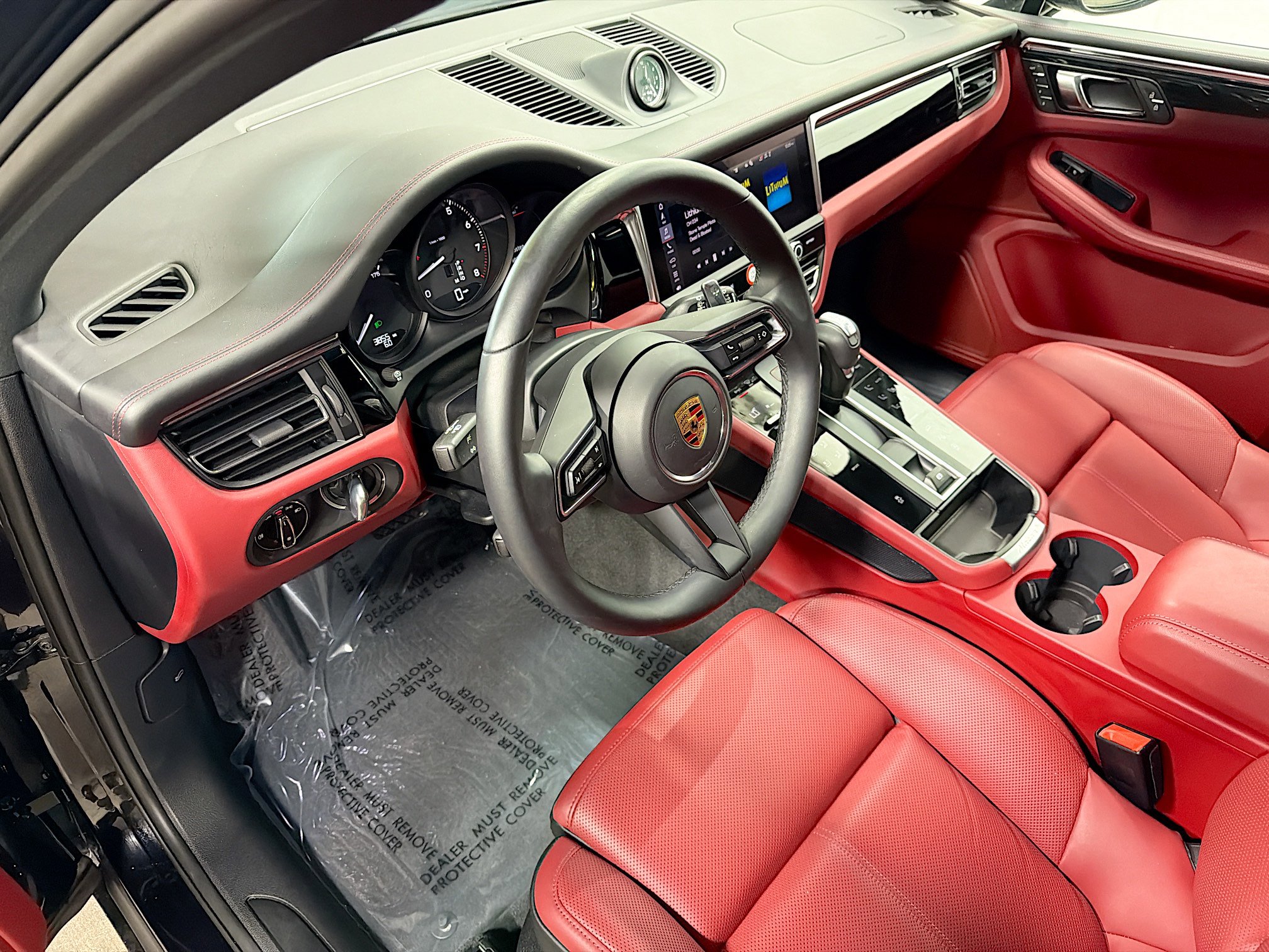 Certified 2026 Porsche Macan AWD/4WD image 4