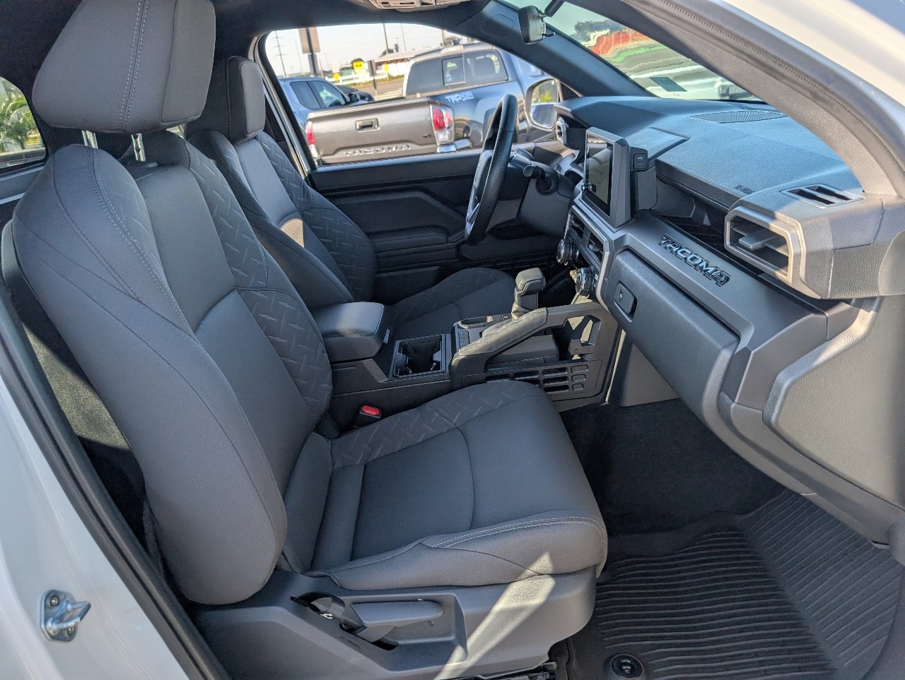 Used 2025 Toyota Tacoma SR image 7