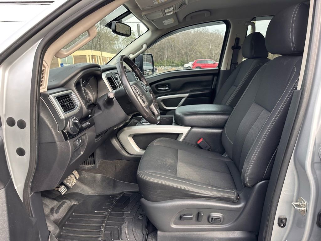Used 2018 Nissan Titan SV w/ SV Convenience Package image 14