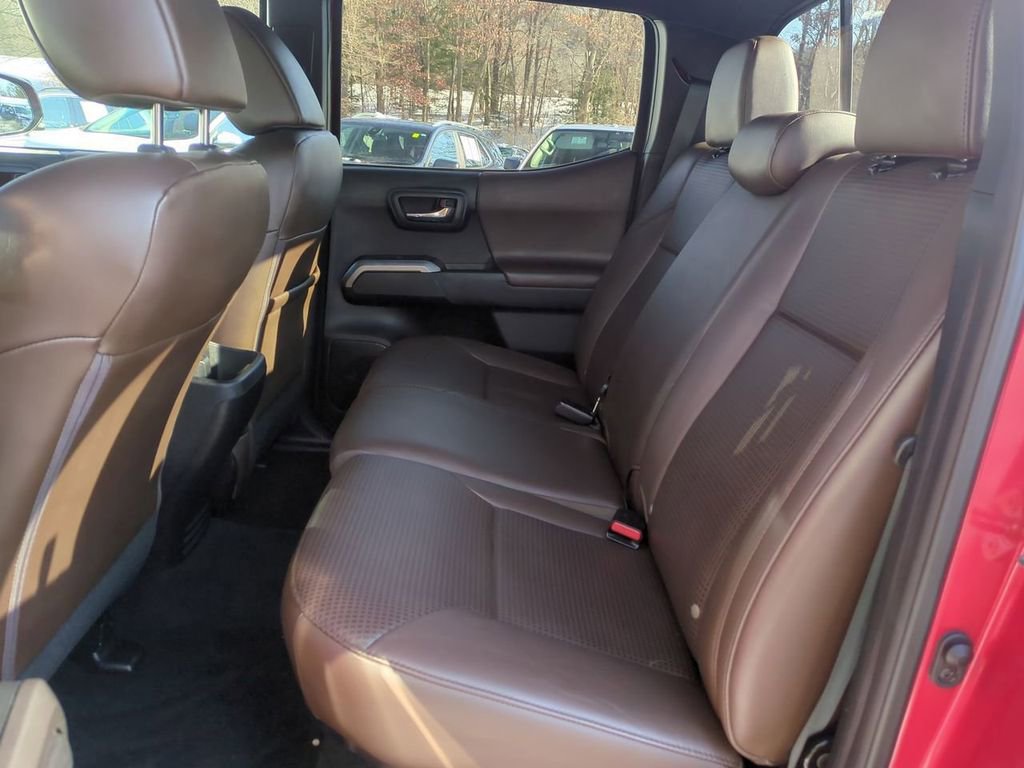 Used 2019 Toyota Tacoma Limited image 25