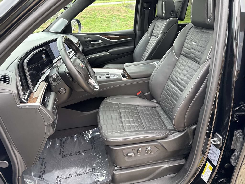 Used 2024 Cadillac Escalade ESV Sport Platinum w/ LPO, ONYX Package AWD/4WD image 6