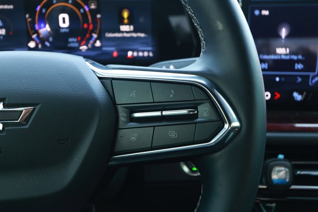 Used 2024 Chevrolet Traverse Z71 image 14