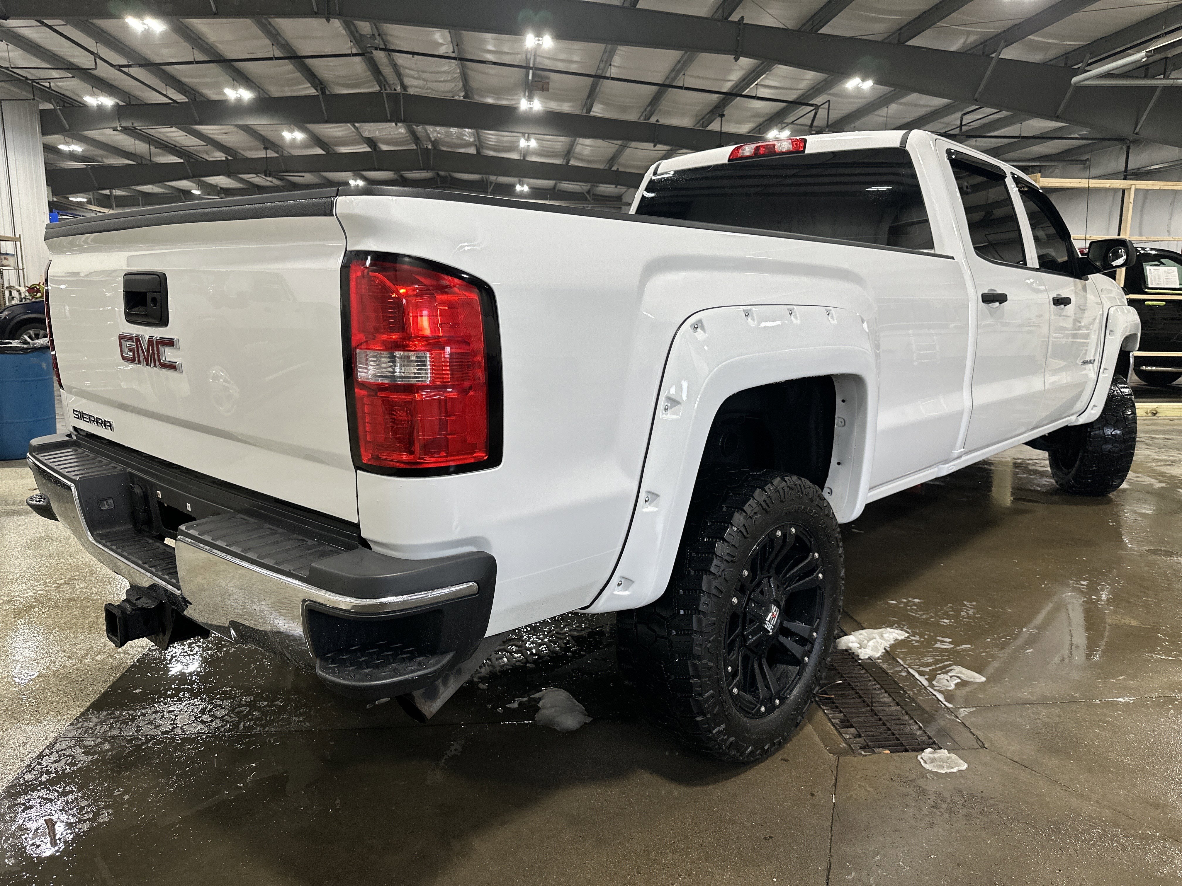 Used 2015 GMC Sierra 2500 4x4 Crew Cab image 3