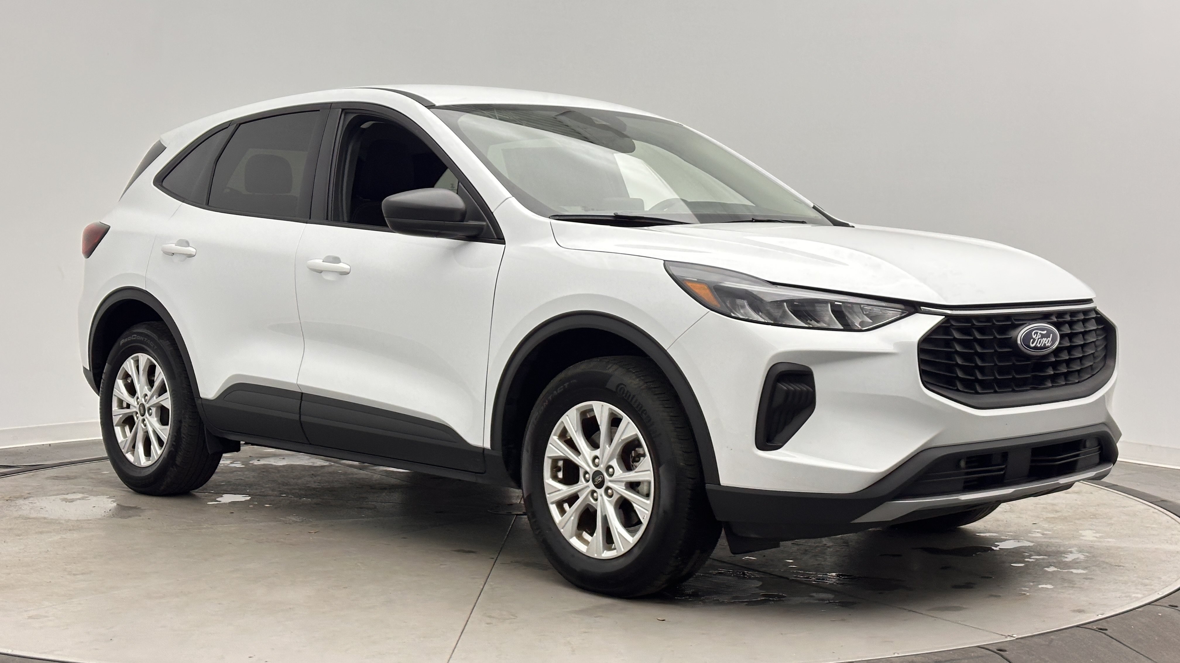 Used 2025 Ford Escape Active AWD/4WD image 3