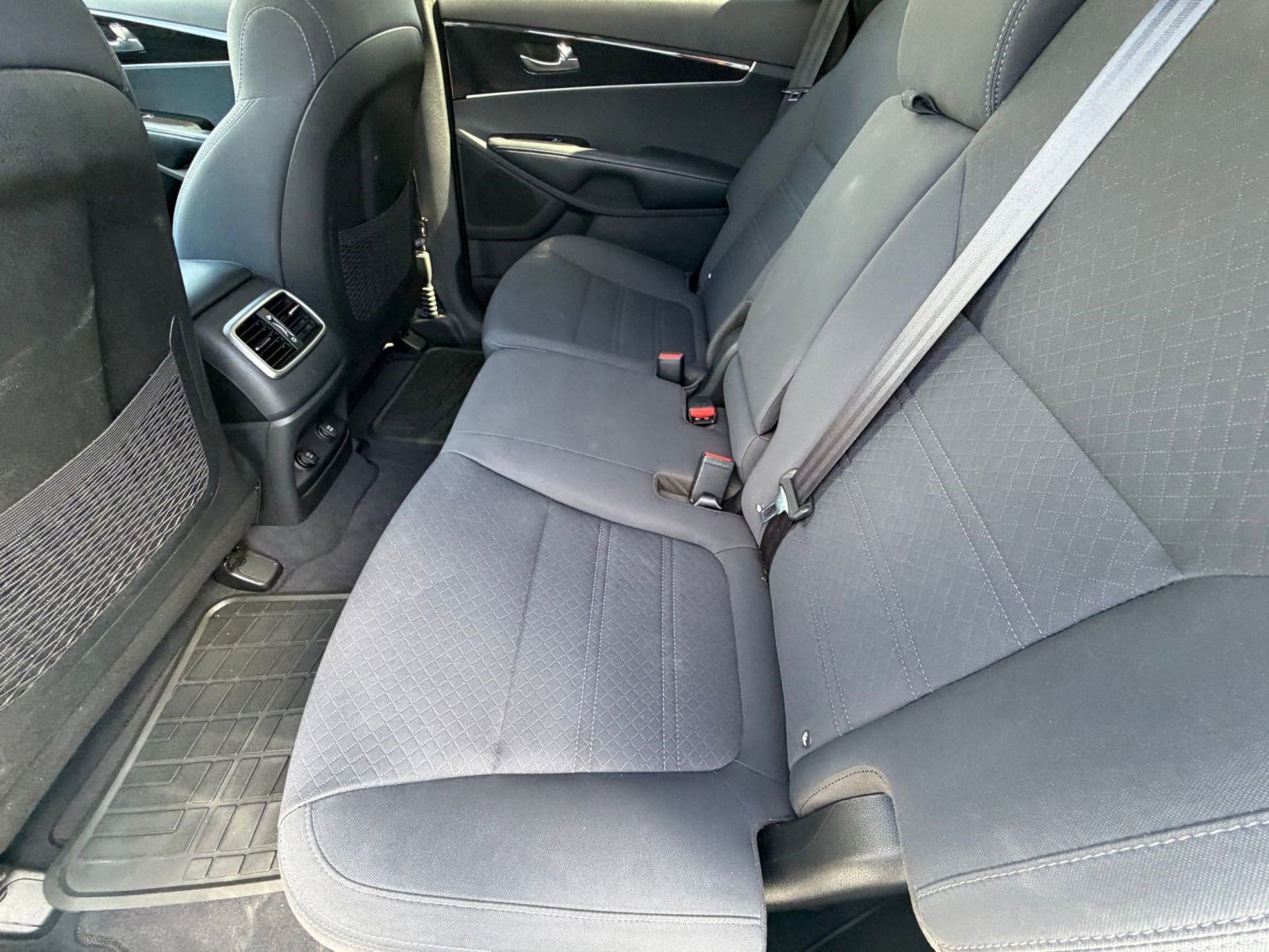 Used 2020 Kia Sorento S image 32