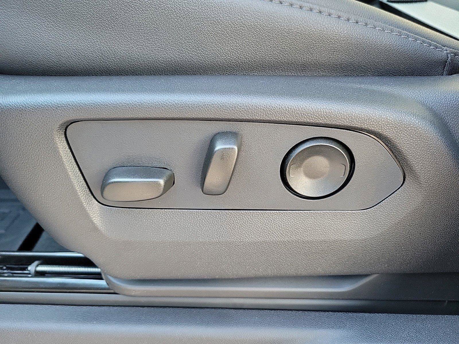 New 2026 GMC Sierra 2500 SLT w/ SLT Convenience Package image 16