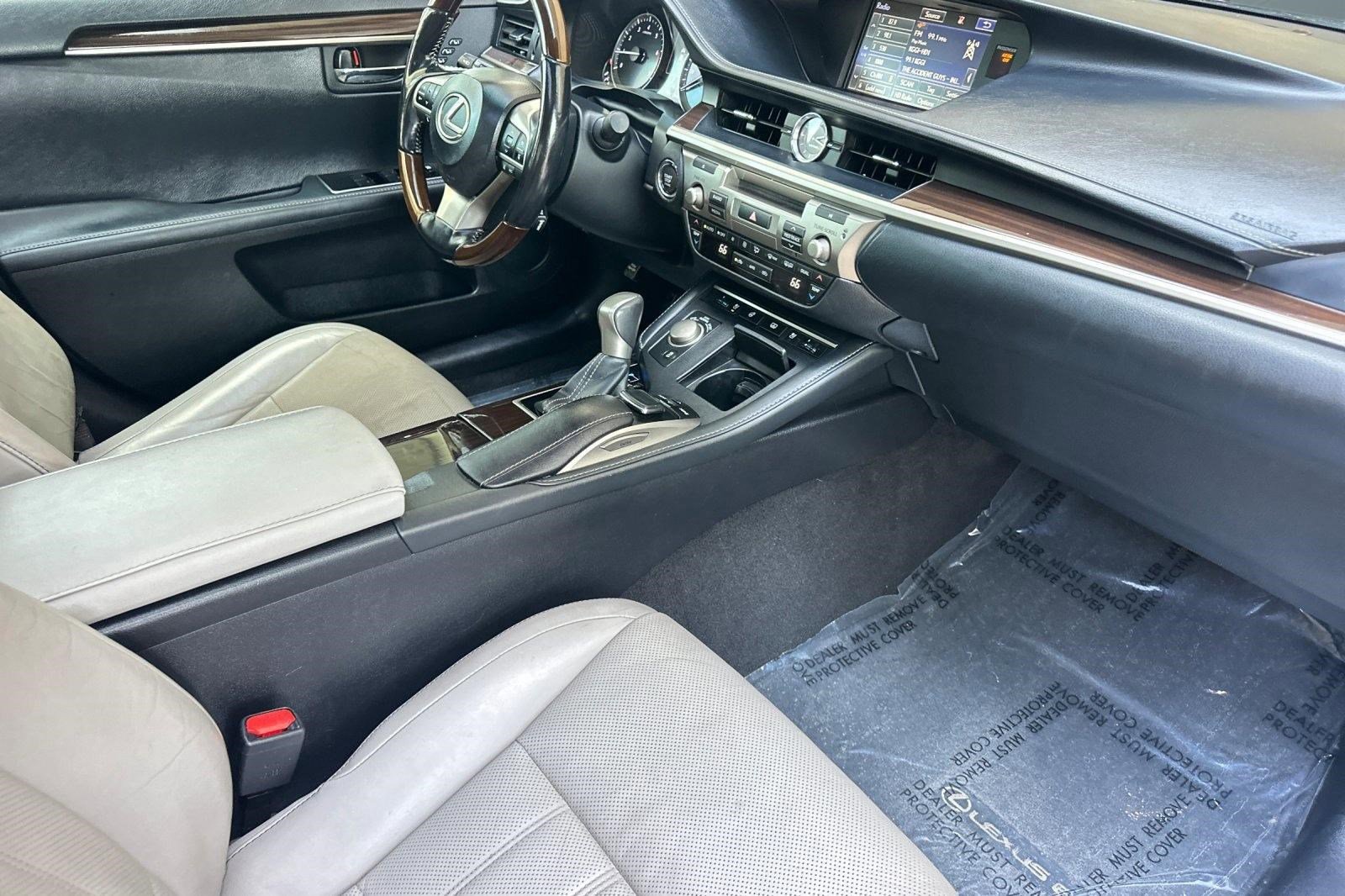 Used 2016 Lexus ES 350 F Sport w/ Luxury Package w/Wood Trim FWD image 32