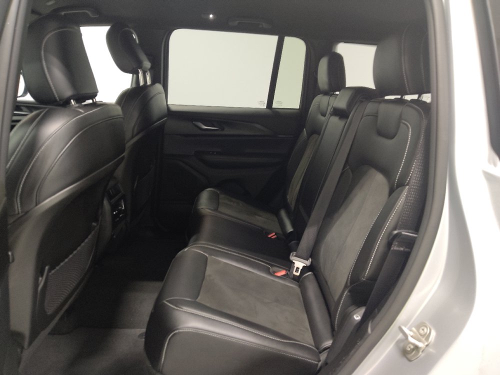 Used 2023 Jeep Grand Cherokee Altitude AWD/4WD image 18