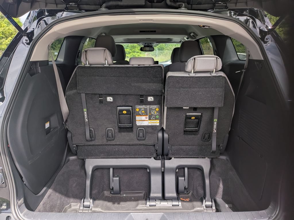 Used 2025 Toyota Sienna LE w/ LE Plus Package FWD image 29