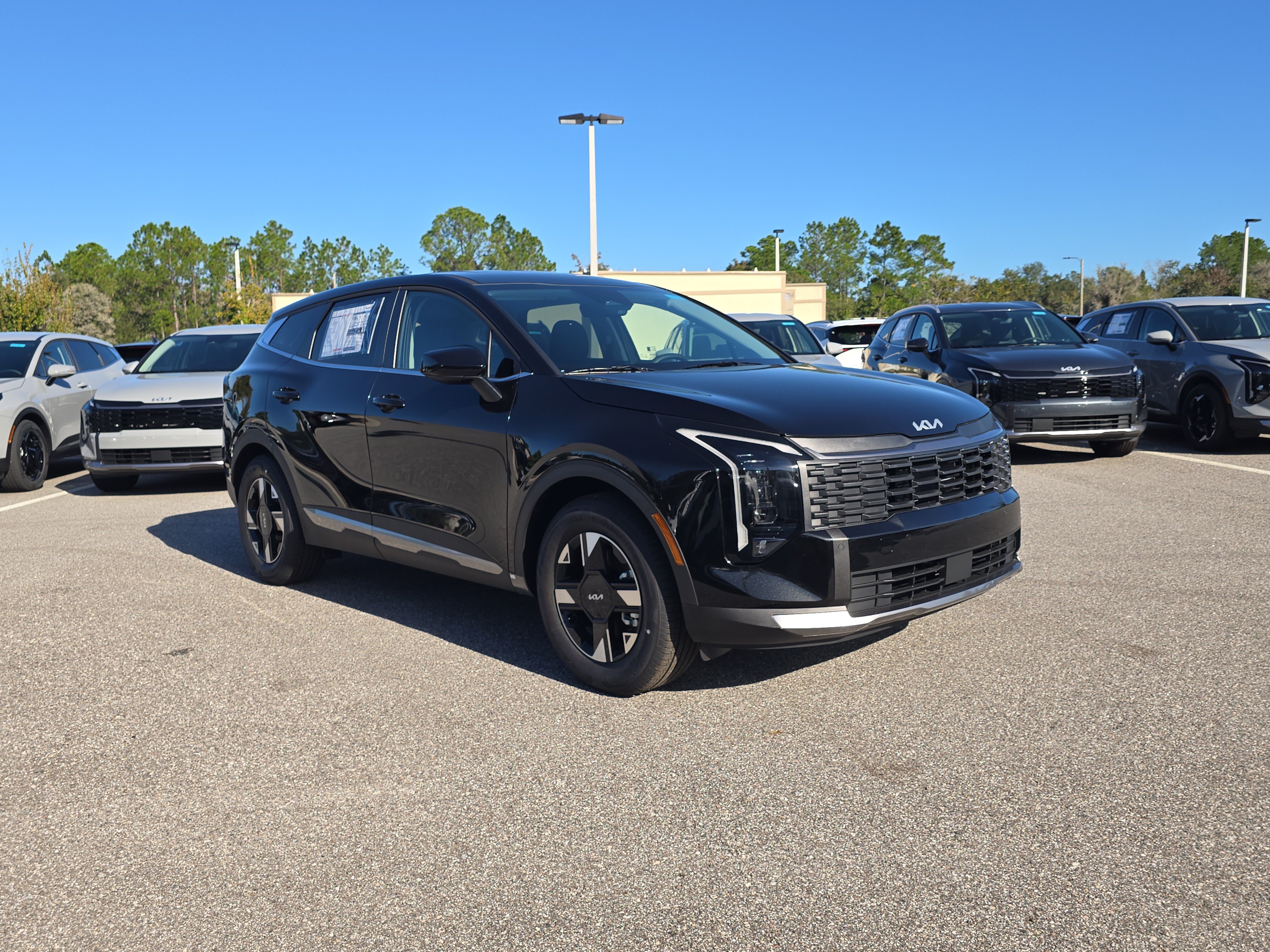 New 2027 Kia Sportage LX FWD image 2