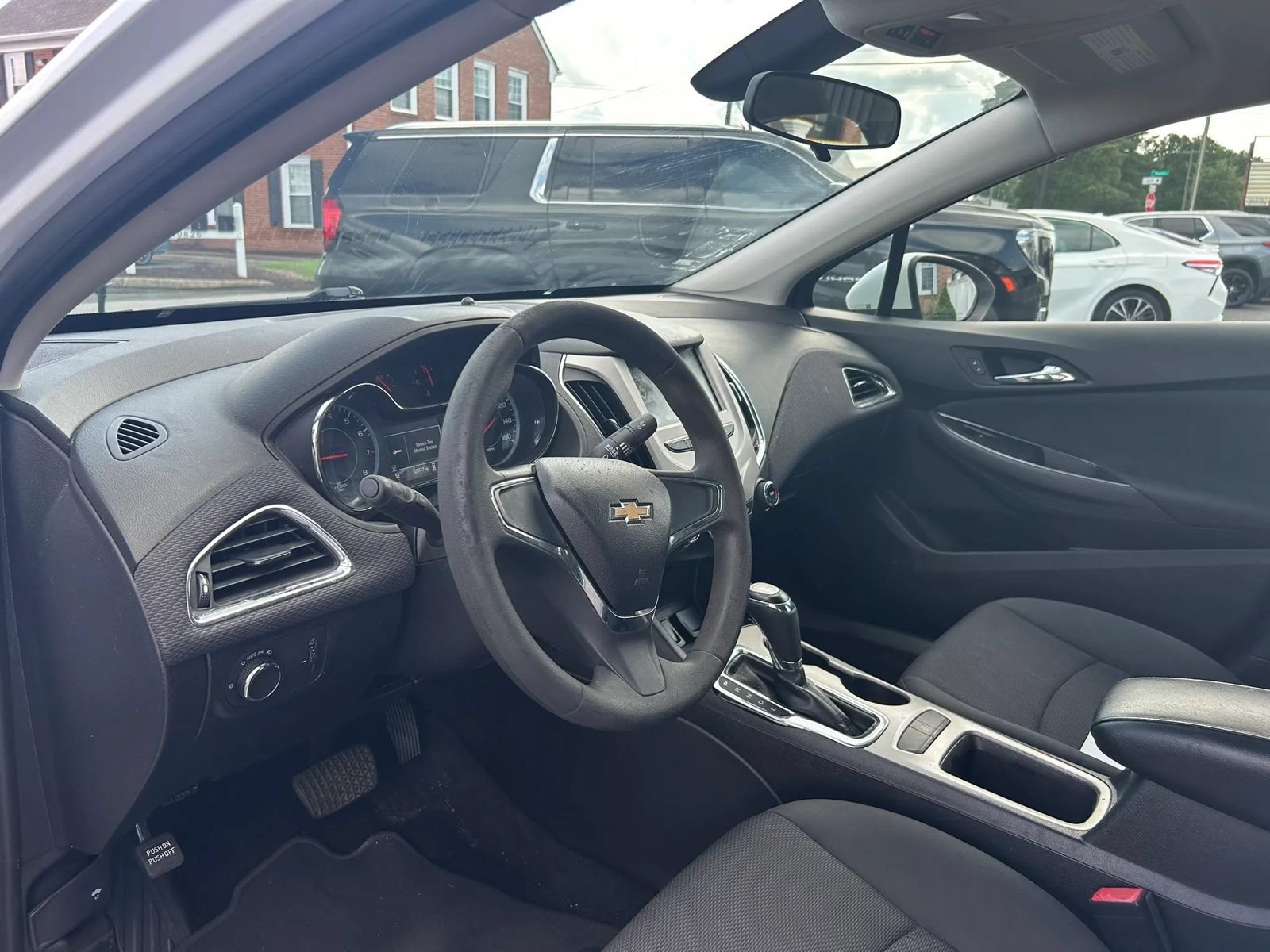 Used 2017 Chevrolet Cruze LS FWD image 11