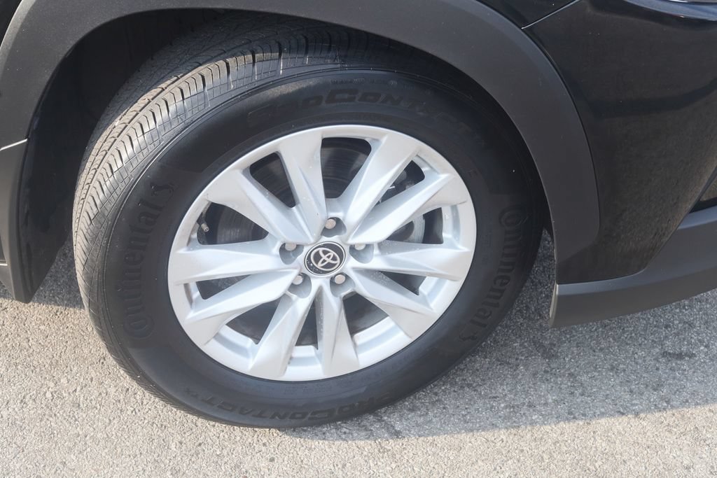 Used 2023 Toyota Corolla Cross LE w/ Moonroof Package AWD/4WD image 26