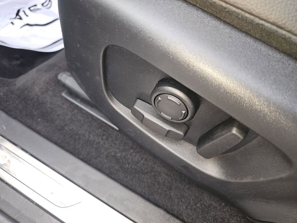 Used 2020 Land Rover Range Rover Evoque First Edition image 34