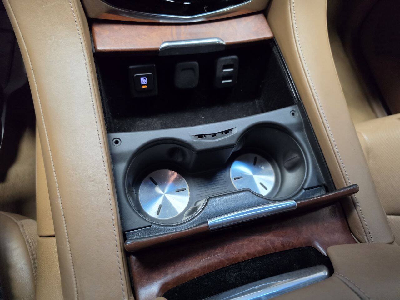 Used 2017 Cadillac Escalade Platinum RWD image 26