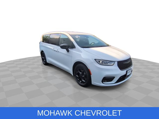Used 2024 Chrysler Pacifica Limited FWD image 2