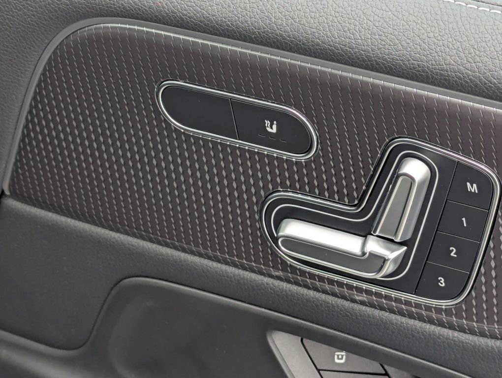 Used 2023 Mercedes-Benz EQB 300 4MATIC image 35