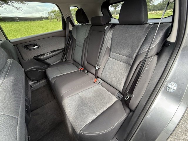 Used 2023 Nissan Rogue SV image 24
