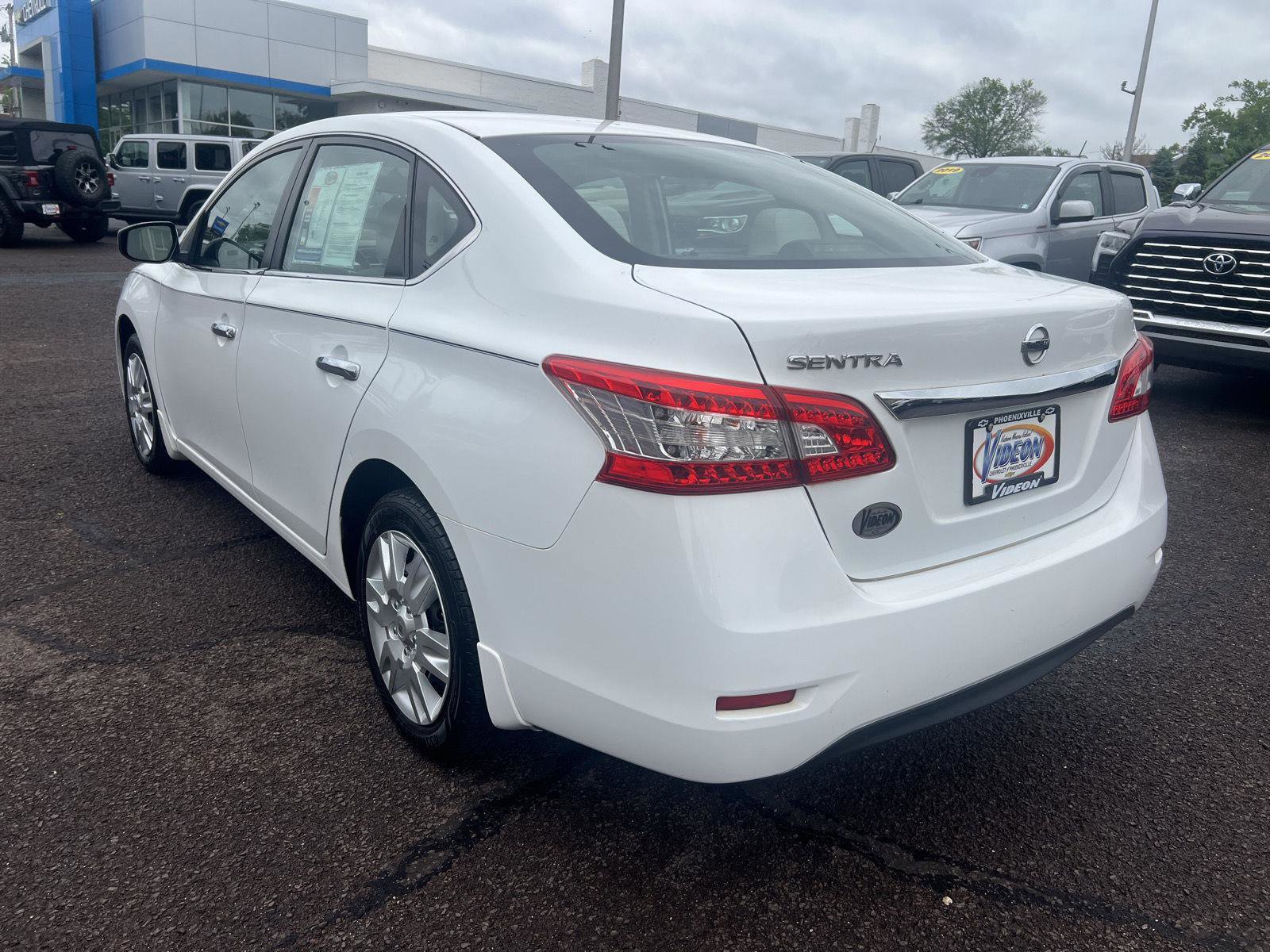 Used 2015 Nissan Sentra S FWD image 5