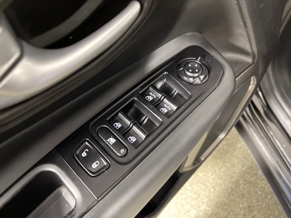 Used 2023 Jeep Renegade Latitude image 18