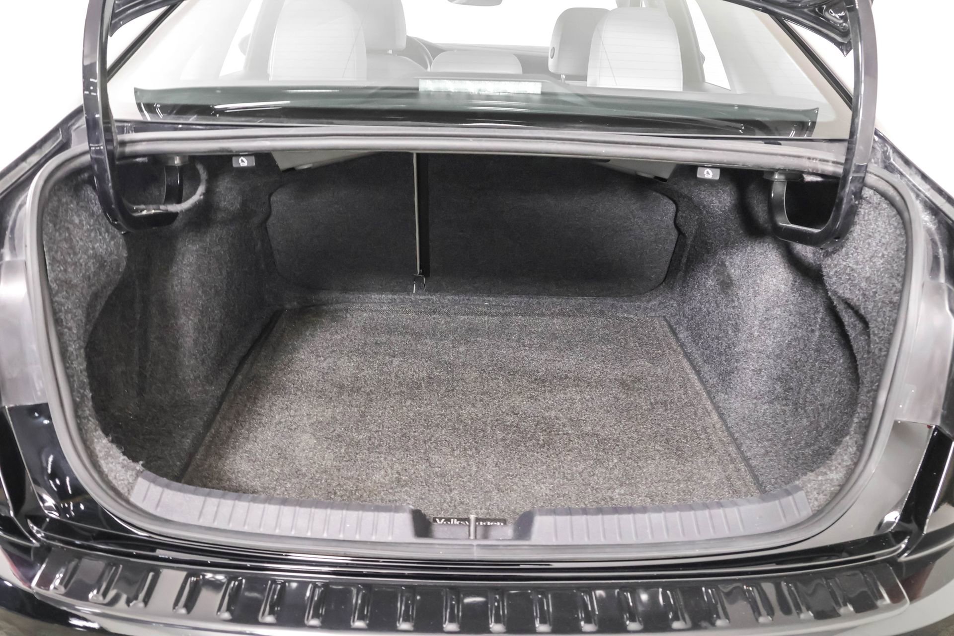 Used 2020 Volkswagen Jetta SE w/ SE Cold Weather Package image 39