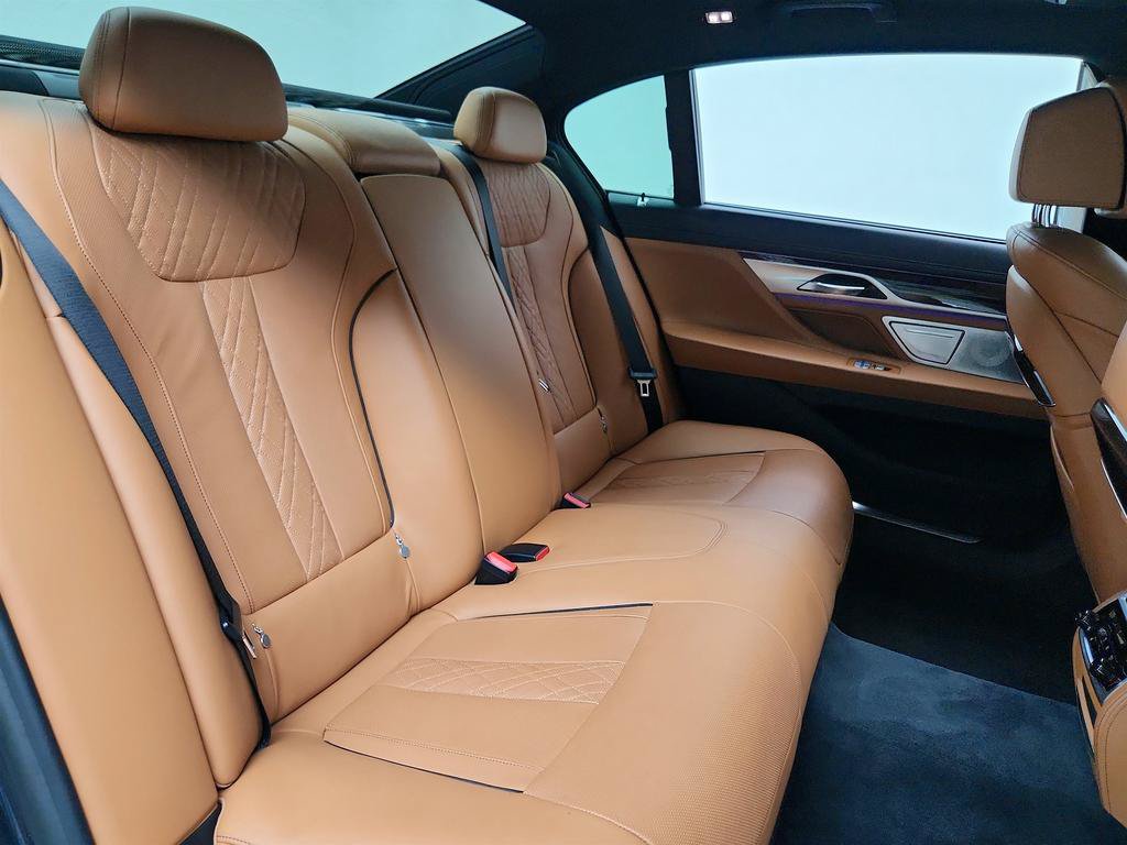 Used 2018 BMW 750i RWD image 30