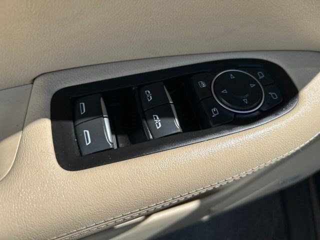 Used 2018 Cadillac XT5 Luxury w/ Driver Awareness Package AWD/4WD image 12