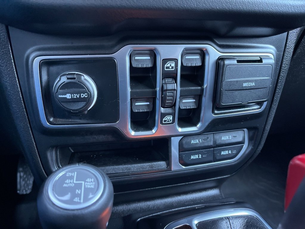 Used 2024 Jeep Wrangler Unlimited Sahara w/ Technology Group image 13