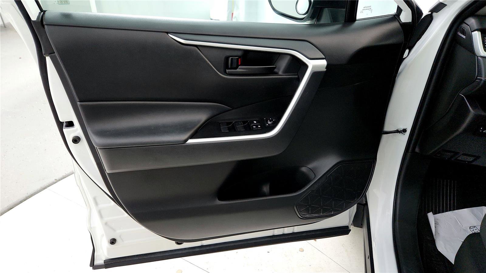 Certified 2023 Toyota RAV4 LE image 22