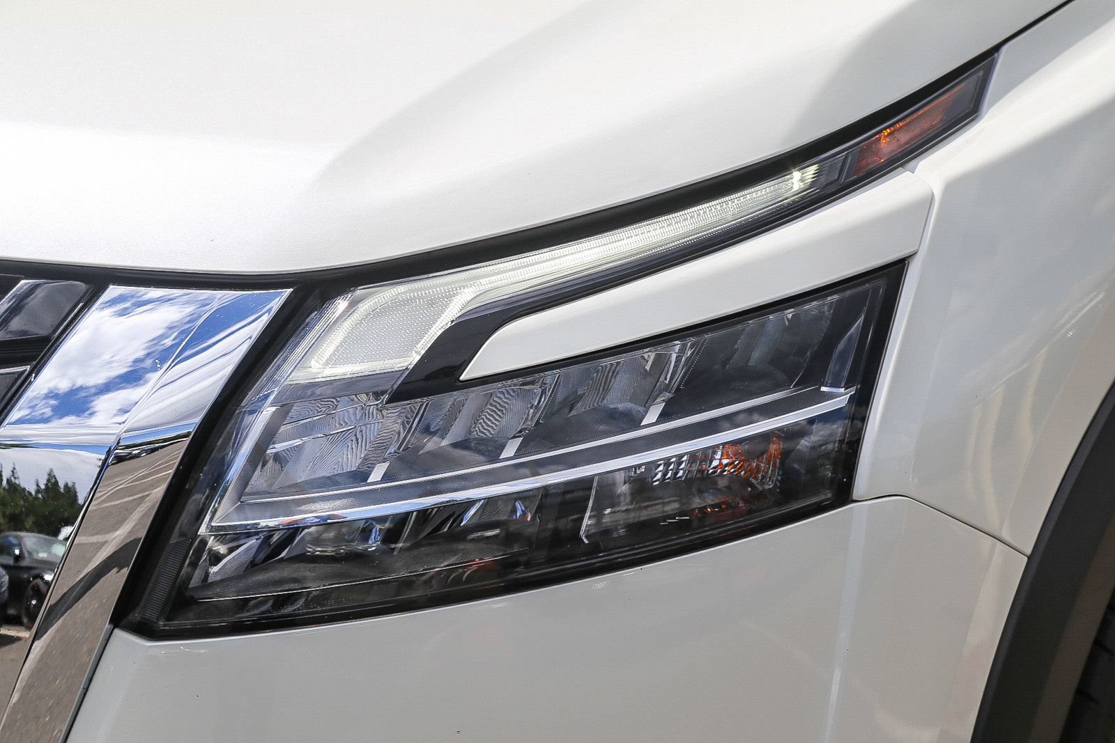 Used 2023 Nissan Pathfinder Platinum FWD image 7