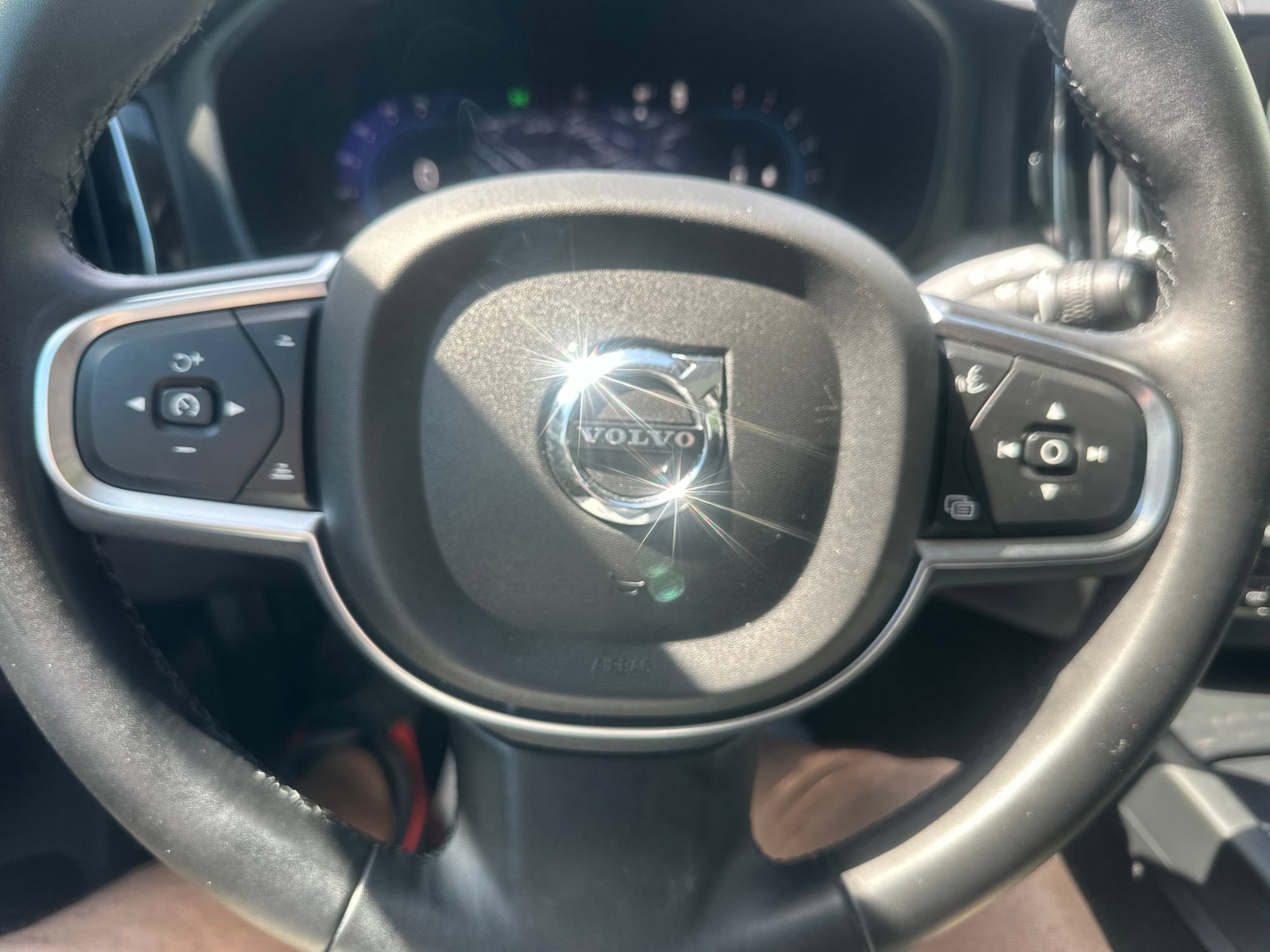 Used 2023 Volvo XC60 B5 Core w/ Climate Package AWD/4WD image 23