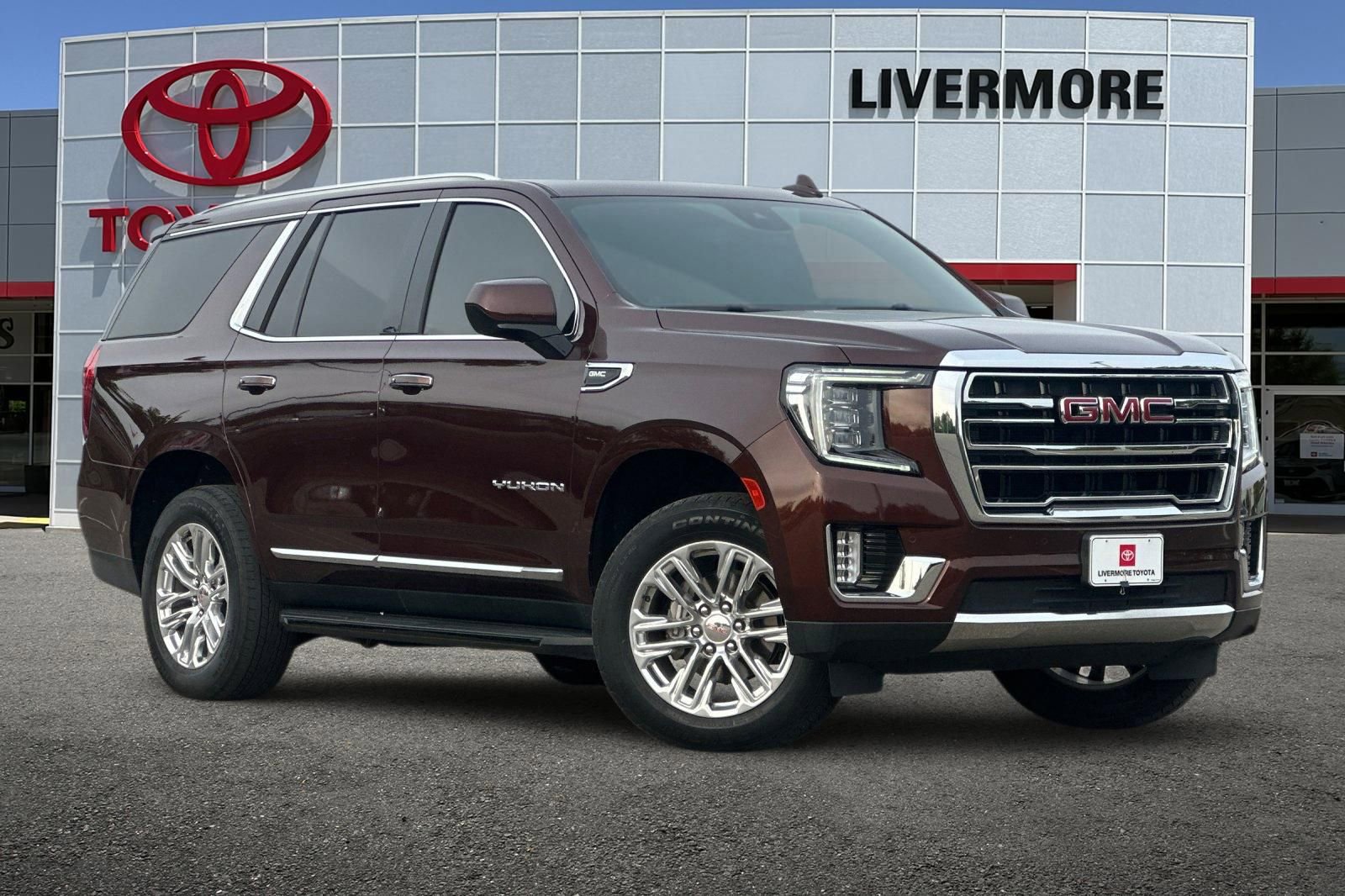Used 2023 GMC Yukon SLT image 2