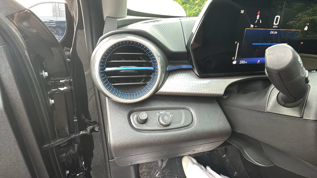 Used 2025 Chevrolet Trax LT FWD image 13