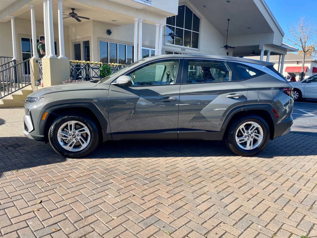 Used 2025 Hyundai Tucson SE image 2