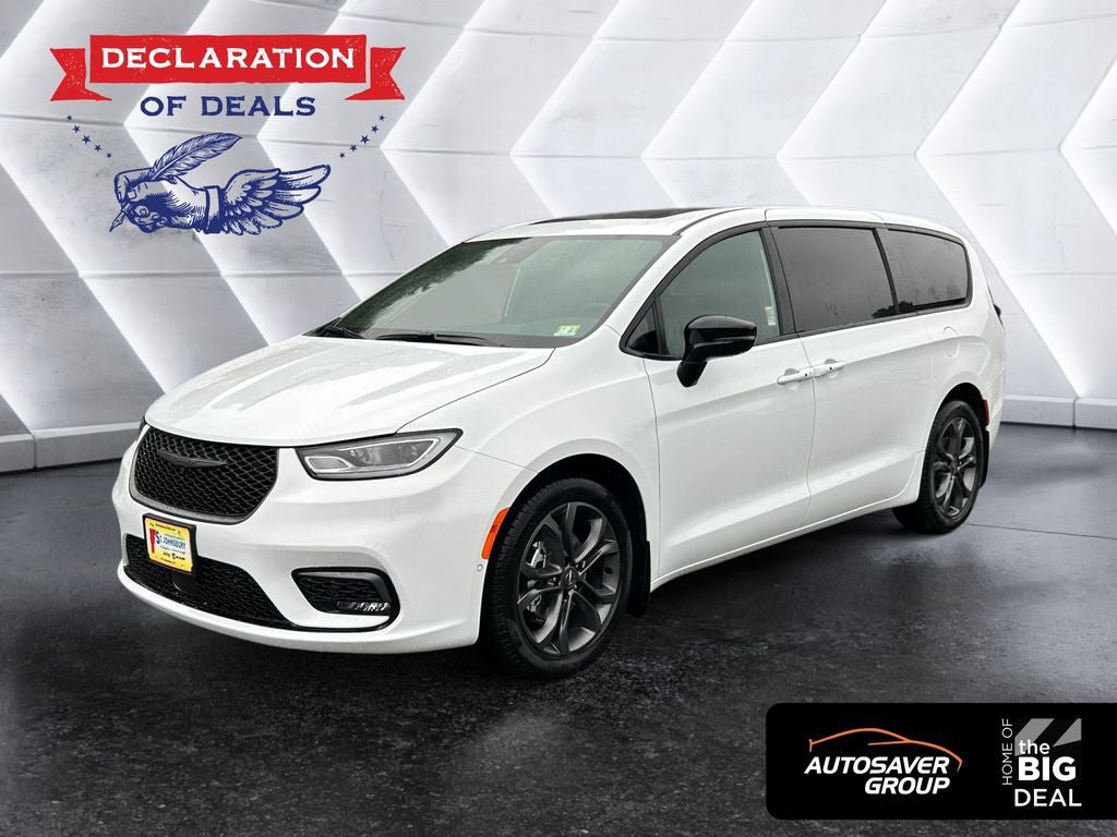 New 2026 Chrysler Pacifica Select image 1