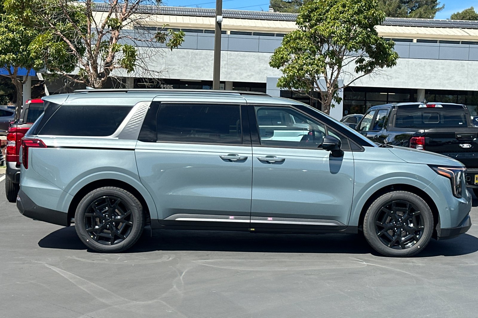New 2027 Kia Carnival SX Prestige FWD image 3