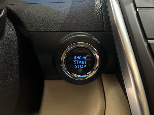 Used 2017 Toyota Camry XLE FWD image 16
