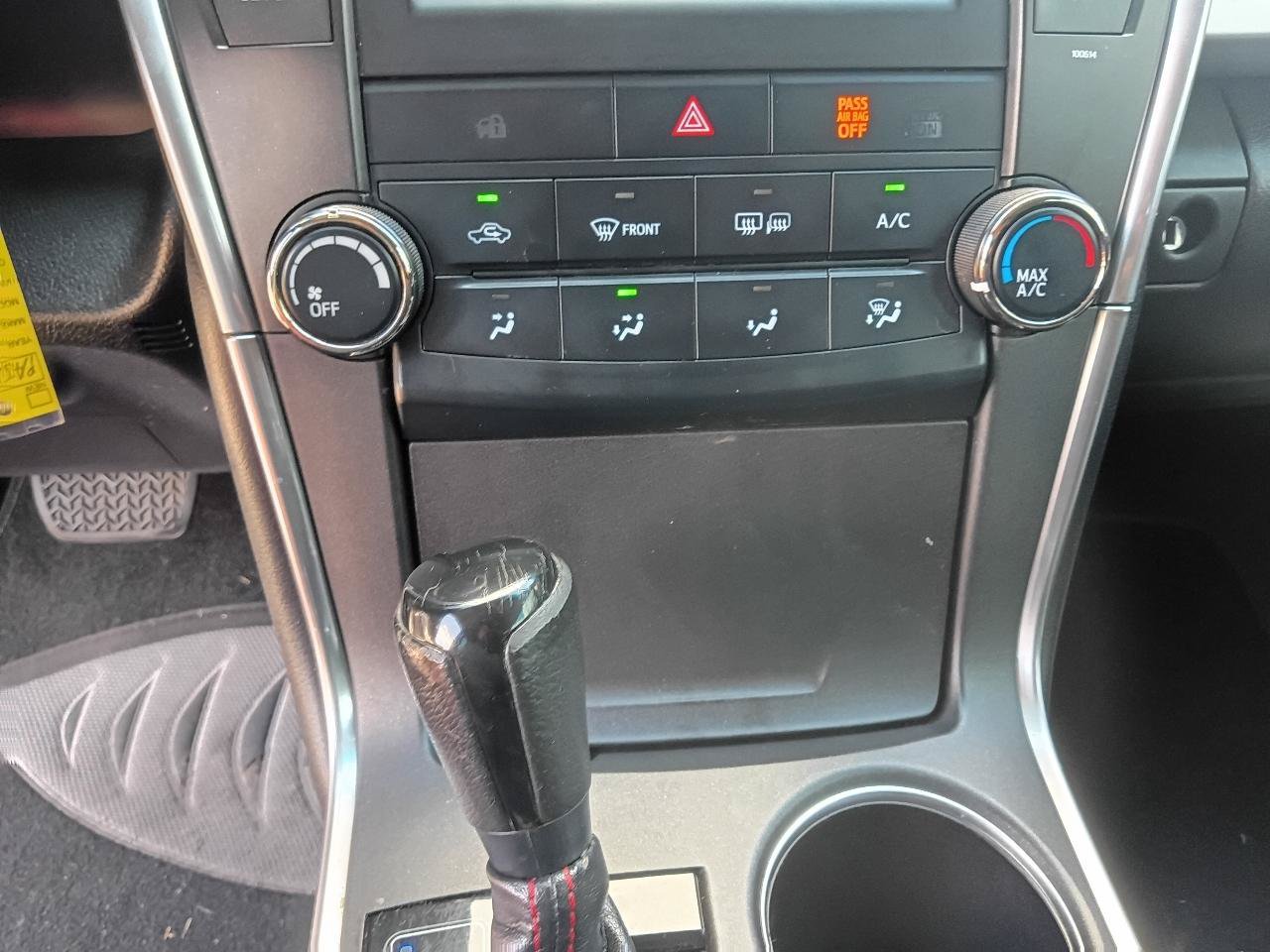 Used 2016 Toyota Camry SE FWD image 14