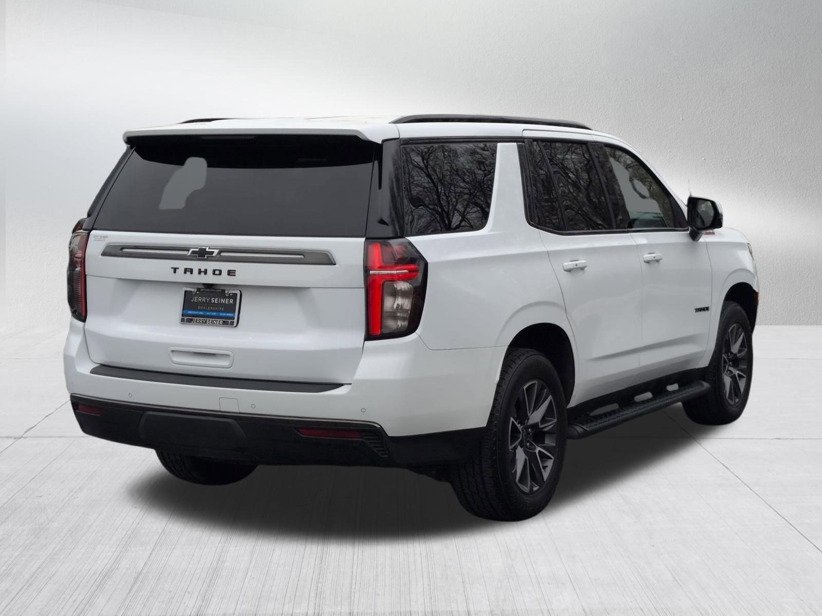 Used 2022 Chevrolet Tahoe Z71 w/ Luxury Package AWD/4WD image 6