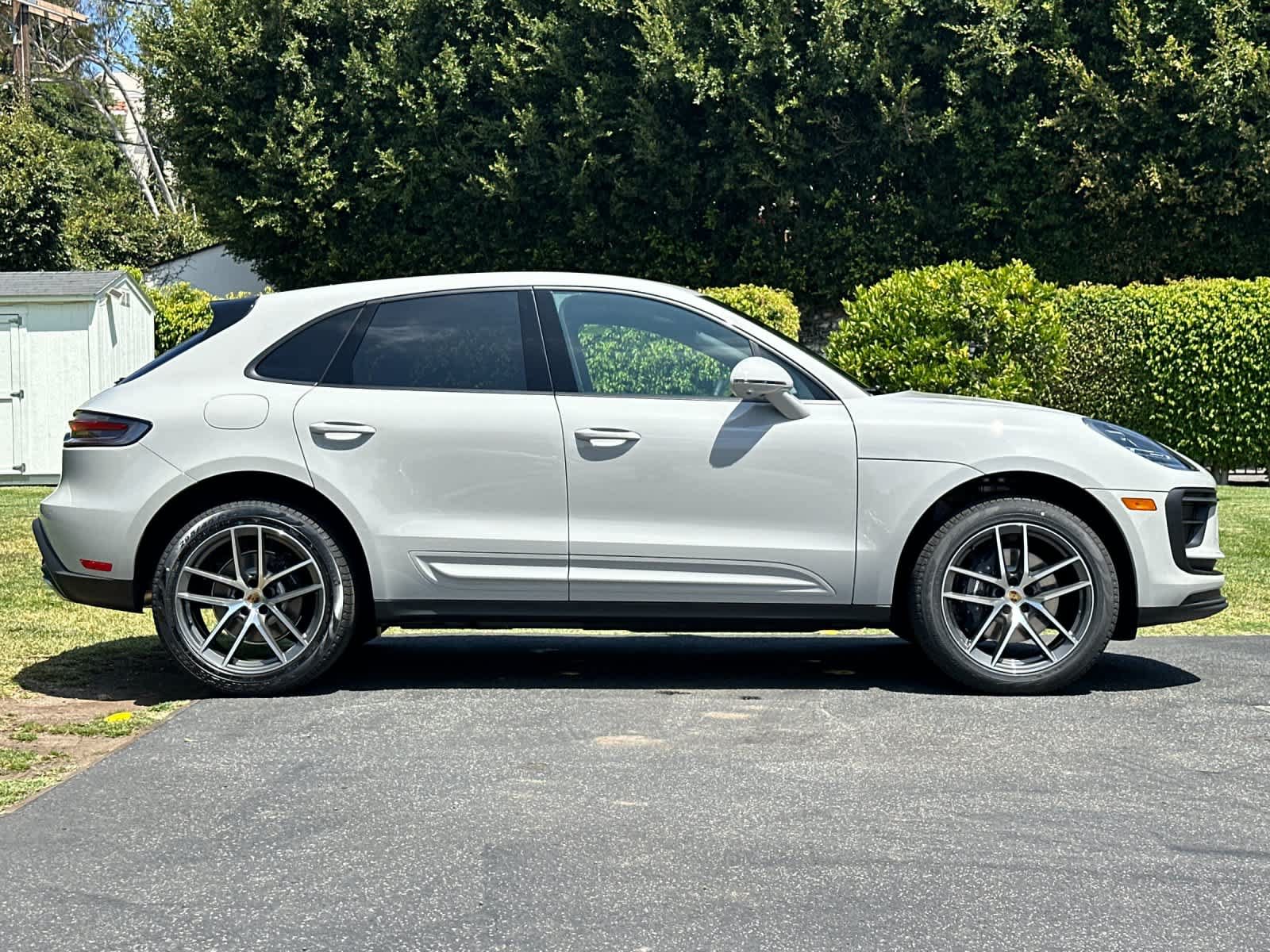 New 2026 Porsche Macan AWD/4WD image 9