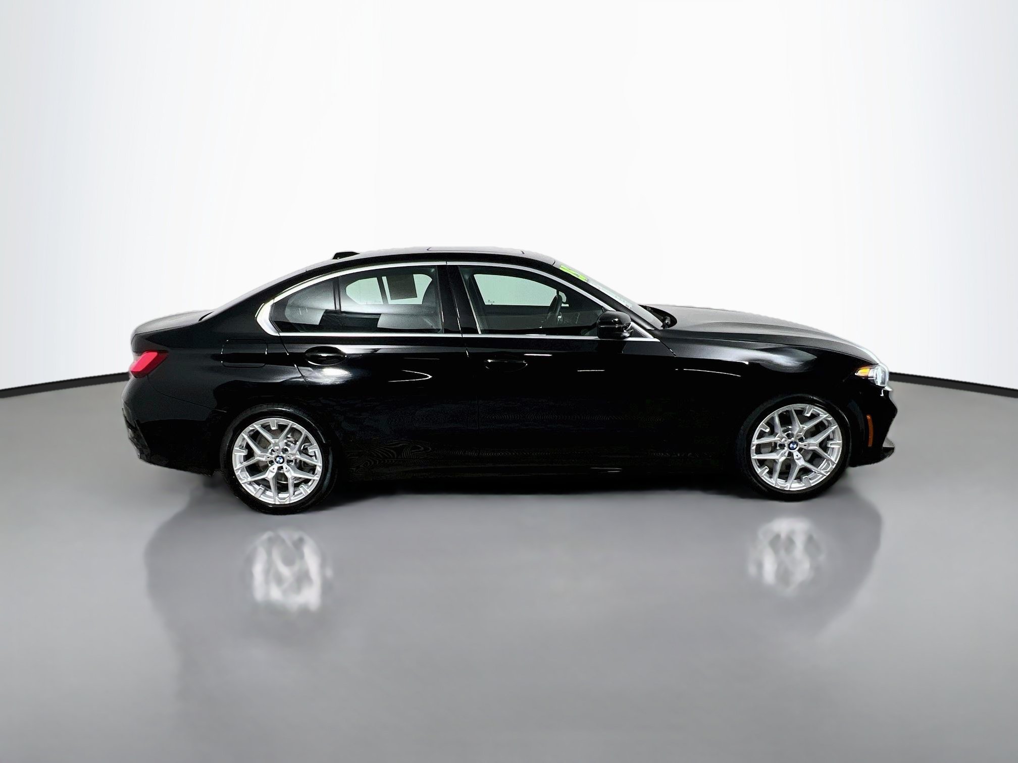 Used 2025 BMW 330i Sedan RWD image 3