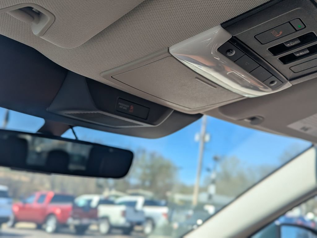 Used 2023 Nissan Pathfinder Platinum image 32